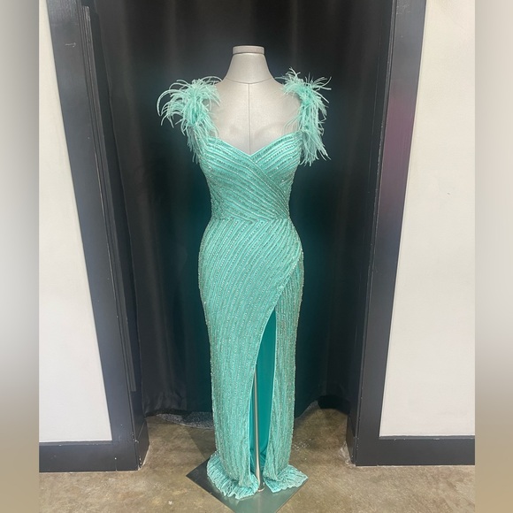 Ashley Lauren Formal Dress - 11367 Sz 6 - Picture 1 of 7